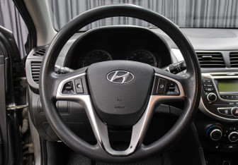 Подержанный автомобиль Hyundai Solaris Sedan 2012 года (16 фото)