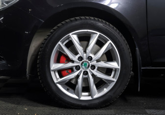 Подержанный автомобиль Skoda Fabia RS Hatchback 2011 года (21 фото)