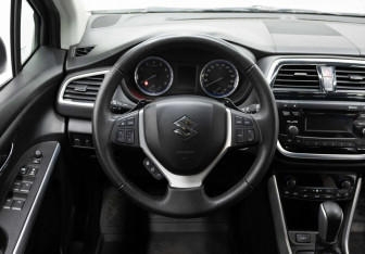 Подержанный автомобиль Suzuki SX4 Hatchback 2019 года (11 фото)