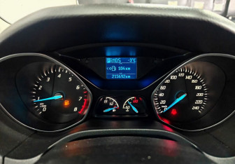 Подержанный автомобиль Ford Focus Sedan 2013 года (13 фото)