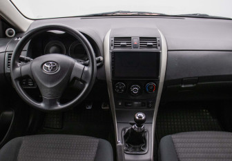 Подержанный автомобиль Toyota Corolla Sedan 2008 года (13 фото)