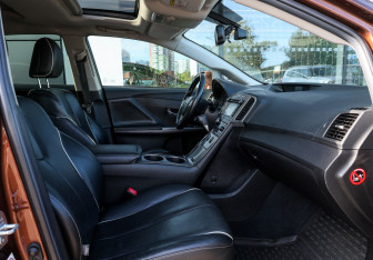 Подержанный автомобиль Toyota Venza 2013 года (10 фото)