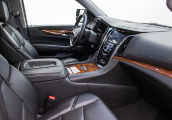 Подержанный автомобиль Cadillac Escalade Suv 2015 года (7 фото)