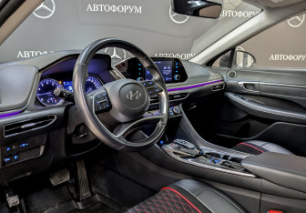 Подержанный автомобиль Hyundai Sonata 2022 года (15 фото)