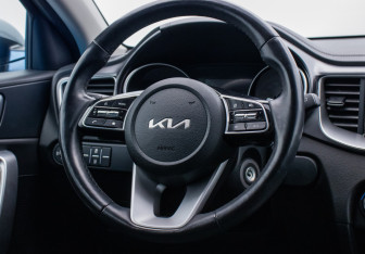 Подержанный автомобиль Kia Ceed Hatchback 2021 года (15 фото)