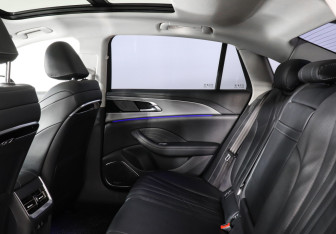 Подержанный автомобиль Hongqi H5 2023 года (12 фото)