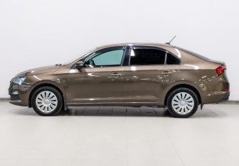 Подержанный автомобиль Skoda Rapid Liftback 2021 года (8 фото)