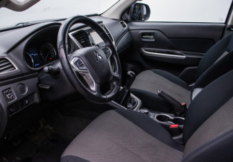 Подержанный автомобиль Mitsubishi L200 2019 года (8 фото)