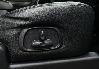 Подержанный автомобиль Mitsubishi Pajero 2011 года (21 фото)