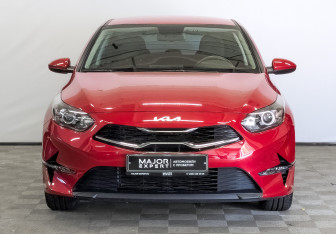 Подержанный автомобиль Kia Ceed Hatchback 2022 года (2 фото)
