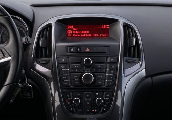 Подержанный автомобиль Opel Astra Hatchback 2012 года (12 фото)