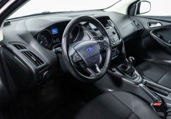 Подержанный автомобиль Ford Focus Hatchback 2018 года (9 фото)