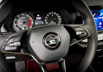 Подержанный автомобиль Skoda Octavia Liftback 2021 года (26 фото)