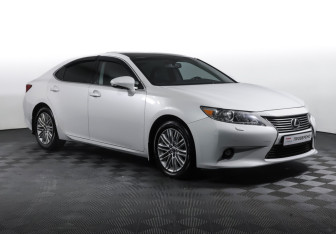 Подержанный автомобиль Lexus ES 2015 года (3 фото)