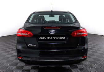 Подержанный автомобиль Ford Focus Sedan 2017 года (6 фото)