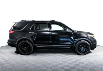 Подержанный автомобиль Ford Explorer 2013 года (4 фото)