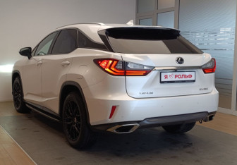 Подержанный автомобиль Lexus RX 2021 года (6 фото)