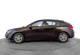 Подержанный автомобиль Chevrolet Cruze Hatchback 2015 года (8 фото)