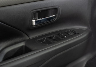 Подержанный автомобиль Mitsubishi Outlander 2012 года (13 фото)