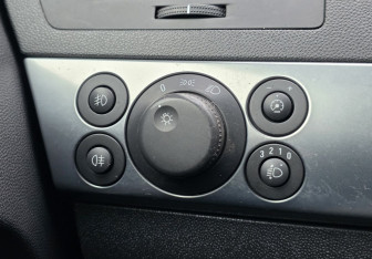 Подержанный автомобиль Opel Astra Sedan 2008 года (16 фото)