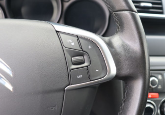 Подержанный автомобиль Citroen C4 Hatchback 2011 года (17 фото)