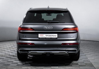 Подержанный автомобиль Audi Q7 2021 года (6 фото)