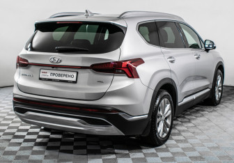Подержанный автомобиль Hyundai Santa Fe 2021 года (5 фото)
