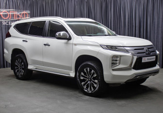 Подержанный автомобиль Mitsubishi Montero Sport 2022 года (3 фото)