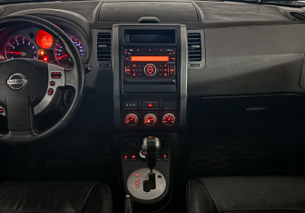 Подержанный автомобиль Nissan X-Trail 2008 года (15 фото)