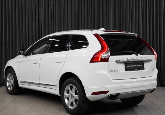Подержанный автомобиль Volvo XC60 2017 года (7 фото)