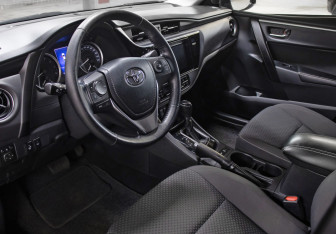 Подержанный автомобиль Toyota Corolla Sedan 2017 года (16 фото)