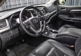 Подержанный автомобиль Toyota Highlander 2013 года (17 фото)