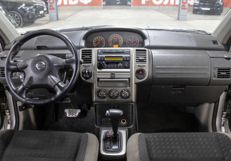 Подержанный автомобиль Nissan X-Trail 2005 года (14 фото)