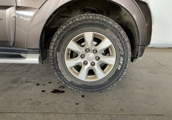 Подержанный автомобиль Mitsubishi Pajero 2014 года (17 фото)