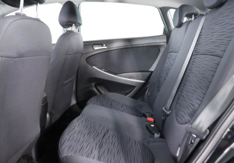 Подержанный автомобиль Hyundai Solaris Hatchback 2015 года (9 фото)