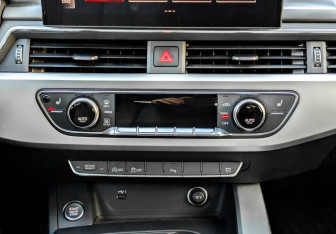 Подержанный автомобиль Audi A4 Sedan 2021 года (25 фото)