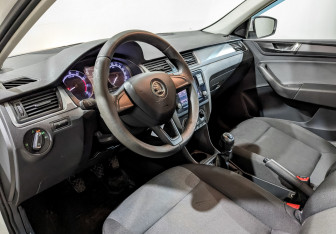 Подержанный автомобиль Skoda Rapid Liftback 2019 года (15 фото)