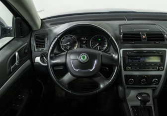 Подержанный автомобиль Skoda Octavia Liftback 2012 года (12 фото)