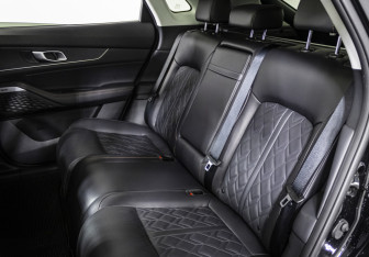 Подержанный автомобиль Changan UNI-K 2023 года (12 фото)