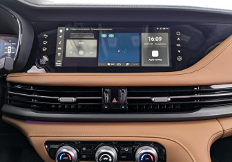 Подержанный автомобиль Changan CS95 2024 года (17 фото)