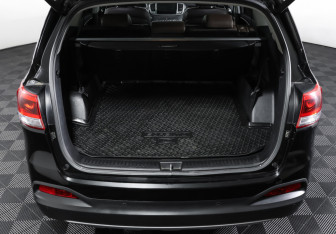 Подержанный автомобиль Kia Sorento 2017 года (10 фото)