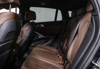 Подержанный автомобиль BMW X6 2021 года (14 фото)