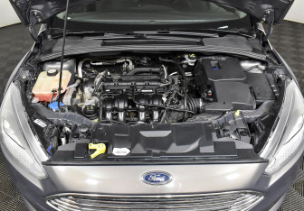 Подержанный автомобиль Ford Focus Hatchback 2015 года (8 фото)