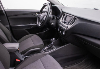 Подержанный автомобиль Hyundai Solaris Sedan 2021 года (10 фото)