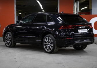 Подержанный автомобиль Audi Q8 2020 года (7 фото)