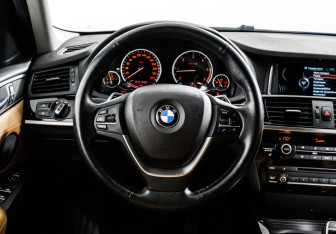 Подержанный автомобиль BMW X4 2015 года (26 фото)