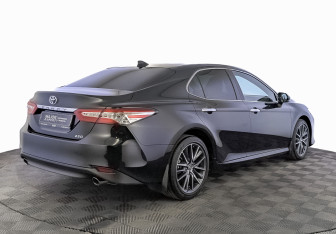 Подержанный автомобиль Toyota Camry Sedan 2023 года (5 фото)