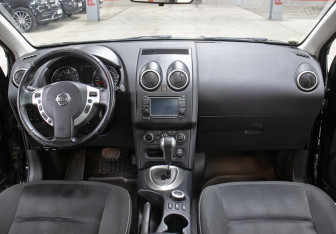 Подержанный автомобиль Nissan Qashqai+2 2011 года (14 фото)