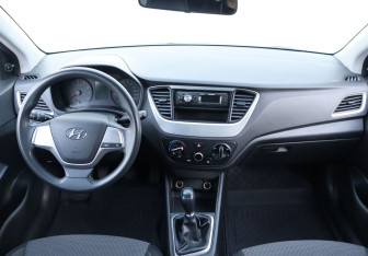 Подержанный автомобиль Hyundai Solaris Sedan 2017 года (13 фото)