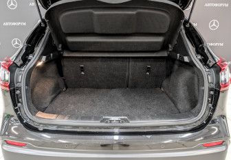 Подержанный автомобиль Nissan Qashqai 2021 года (10 фото)